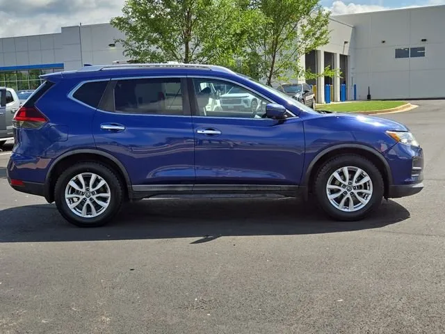2018 Nissan Rogue SV thumbnail 8