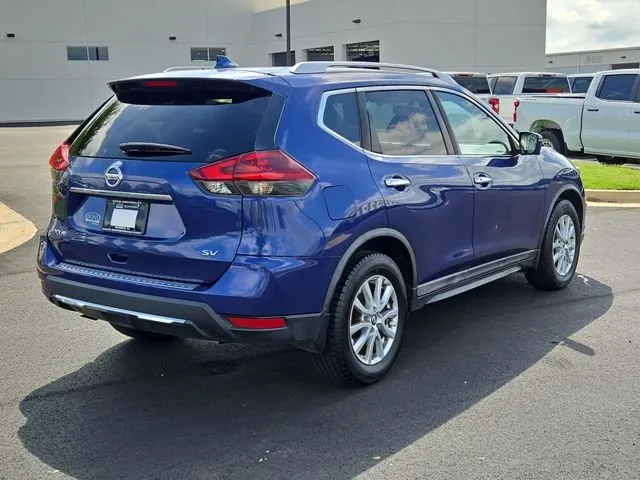 2018 Nissan Rogue SV thumbnail 9