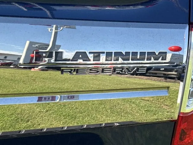 2018 Nissan Titan Platinum Reserve thumbnail 10