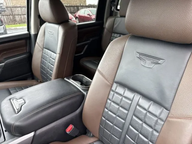 2018 Nissan Titan Platinum Reserve thumbnail 15
