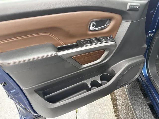 2018 Nissan Titan Platinum Reserve thumbnail 17