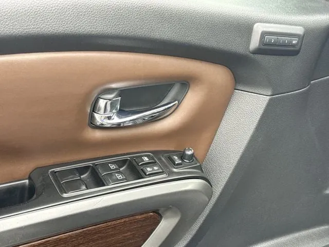 2018 Nissan Titan Platinum Reserve thumbnail 18