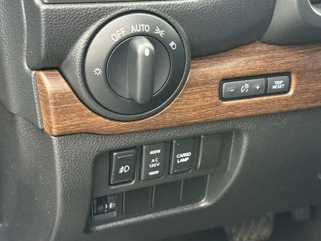 2018 Nissan Titan Platinum Reserve thumbnail 19