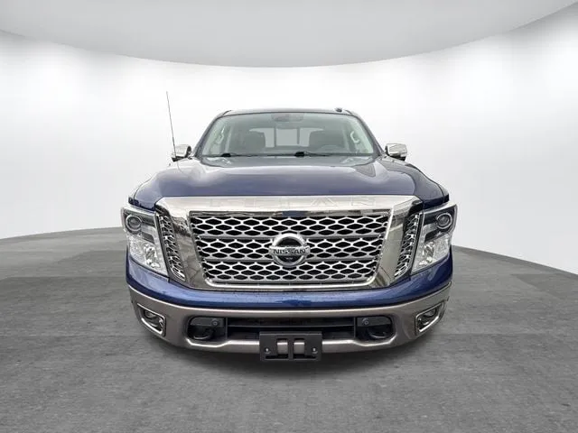 2018 Nissan Titan Platinum Reserve thumbnail 2