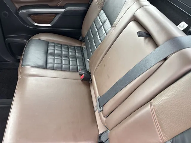 2018 Nissan Titan Platinum Reserve thumbnail 21
