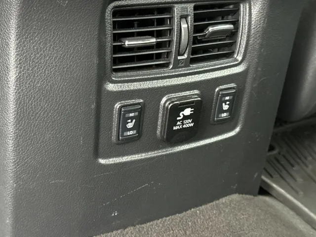 2018 Nissan Titan Platinum Reserve thumbnail 22
