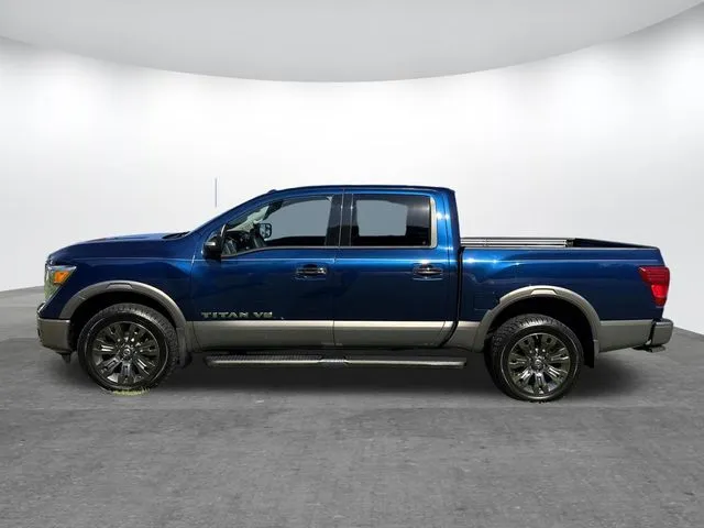 2018 Nissan Titan Platinum Reserve thumbnail 4