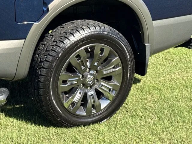 2018 Nissan Titan Platinum Reserve thumbnail 5