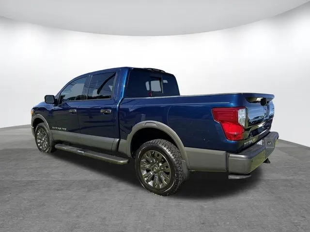 2018 Nissan Titan Platinum Reserve thumbnail 6