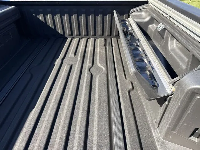2018 Nissan Titan Platinum Reserve thumbnail 9