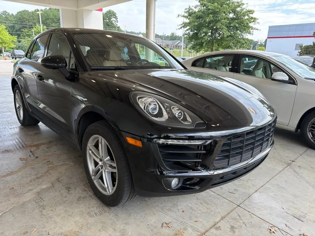 2018 Porsche Macan Base thumbnail 4