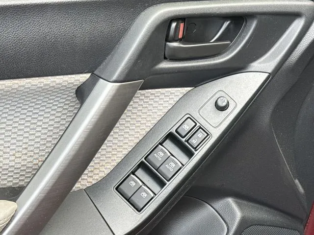 2018 Subaru Forester 2.5i thumbnail 16
