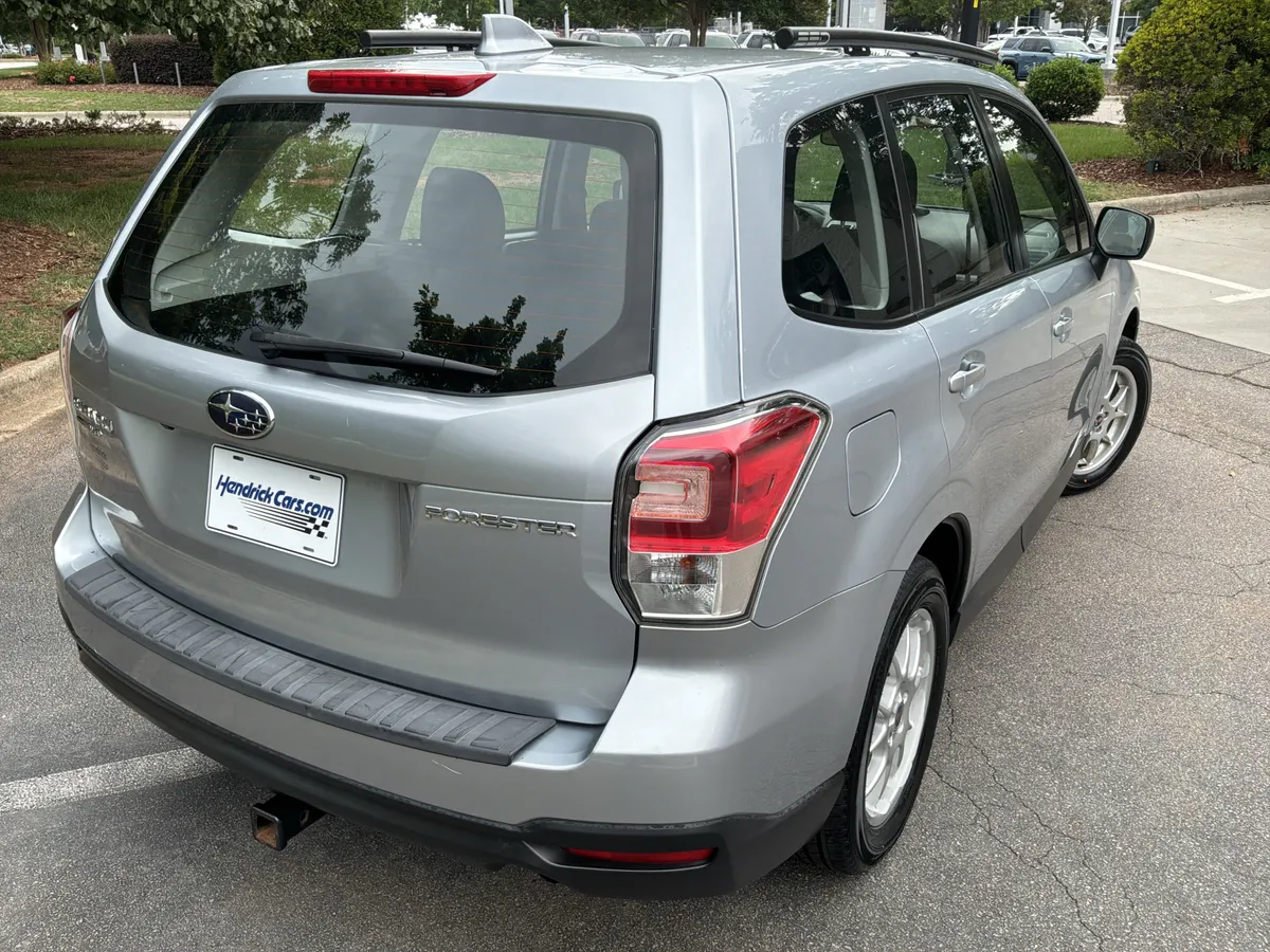 2018 Subaru Forester thumbnail 10