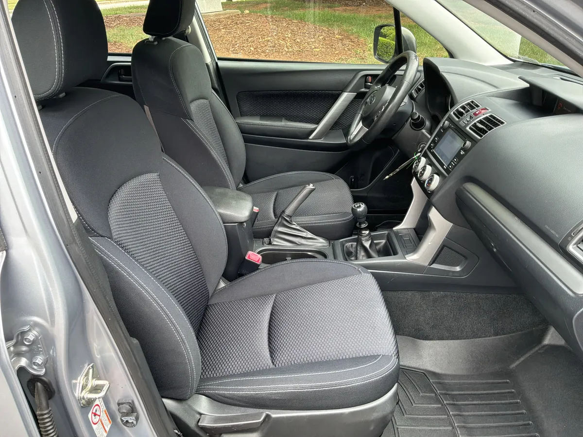 2018 Subaru Forester thumbnail 32