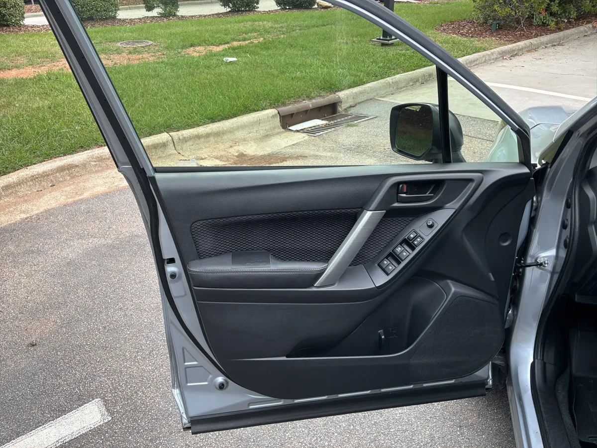 2018 Subaru Forester thumbnail 4