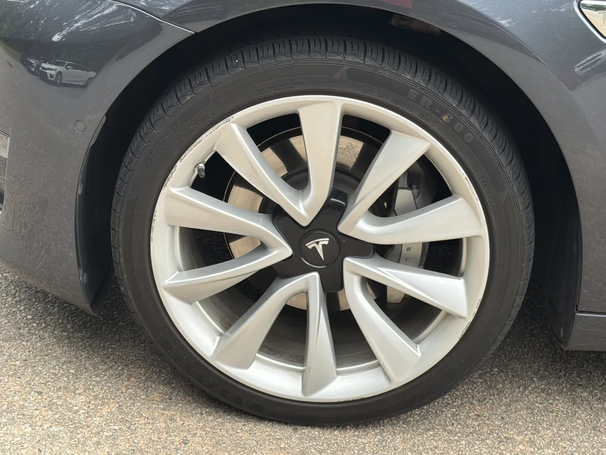 2018 Tesla Model 3 Mid Range thumbnail 24