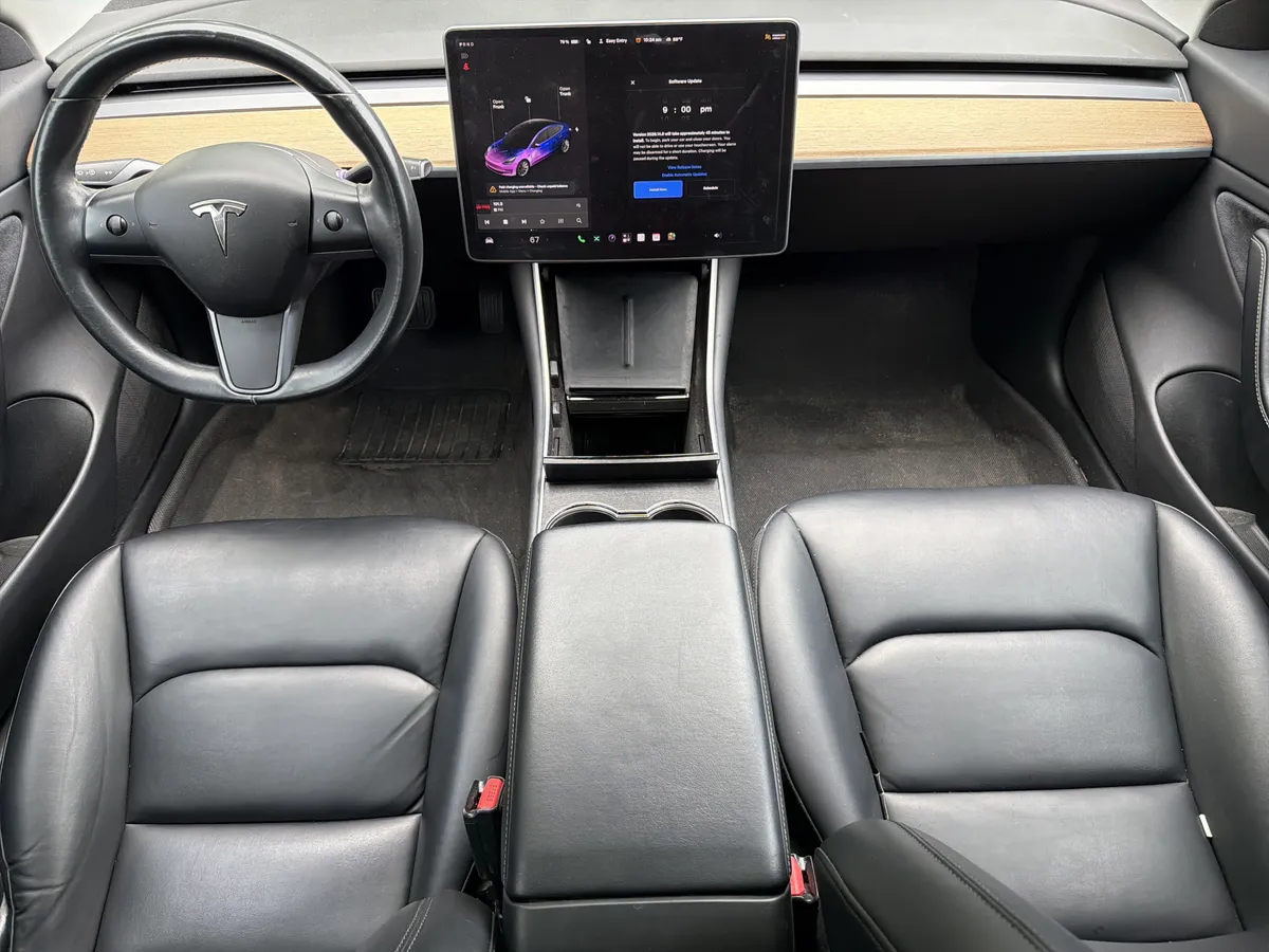 2018 Tesla Model 3 Mid Range thumbnail 3