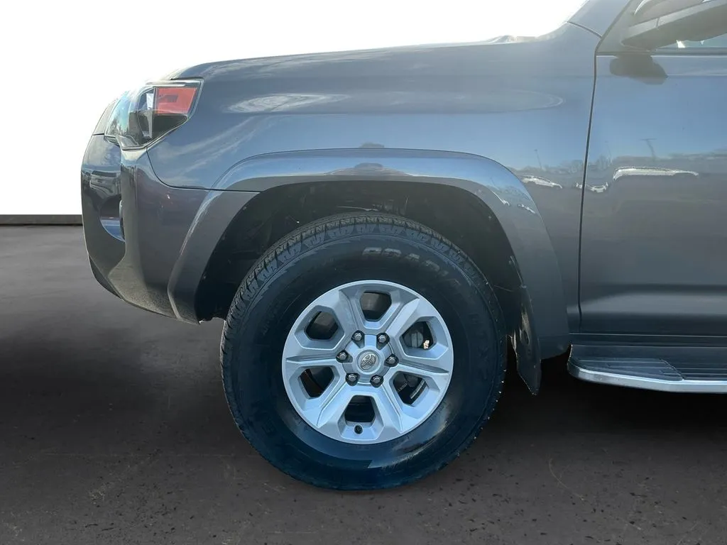 2018 Toyota 4Runner SR5 Premium thumbnail 13