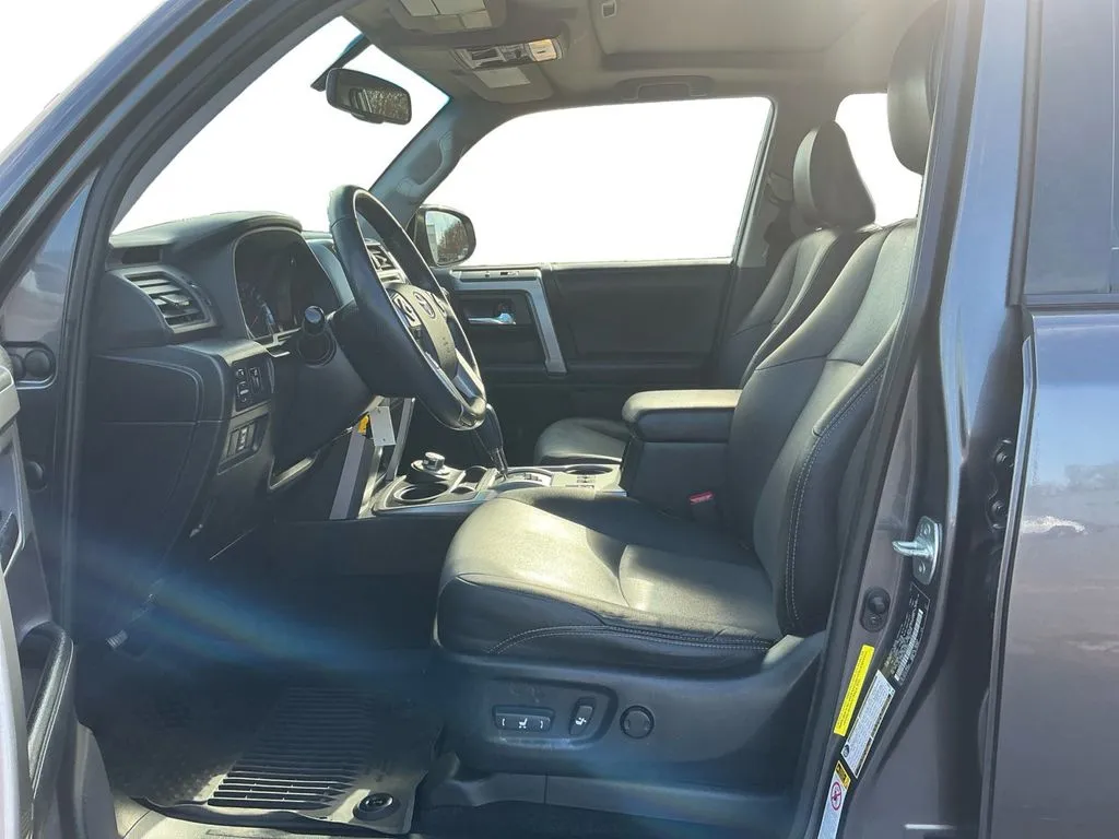 2018 Toyota 4Runner SR5 Premium thumbnail 14