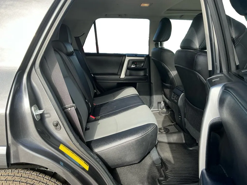 2018 Toyota 4Runner SR5 Premium thumbnail 23
