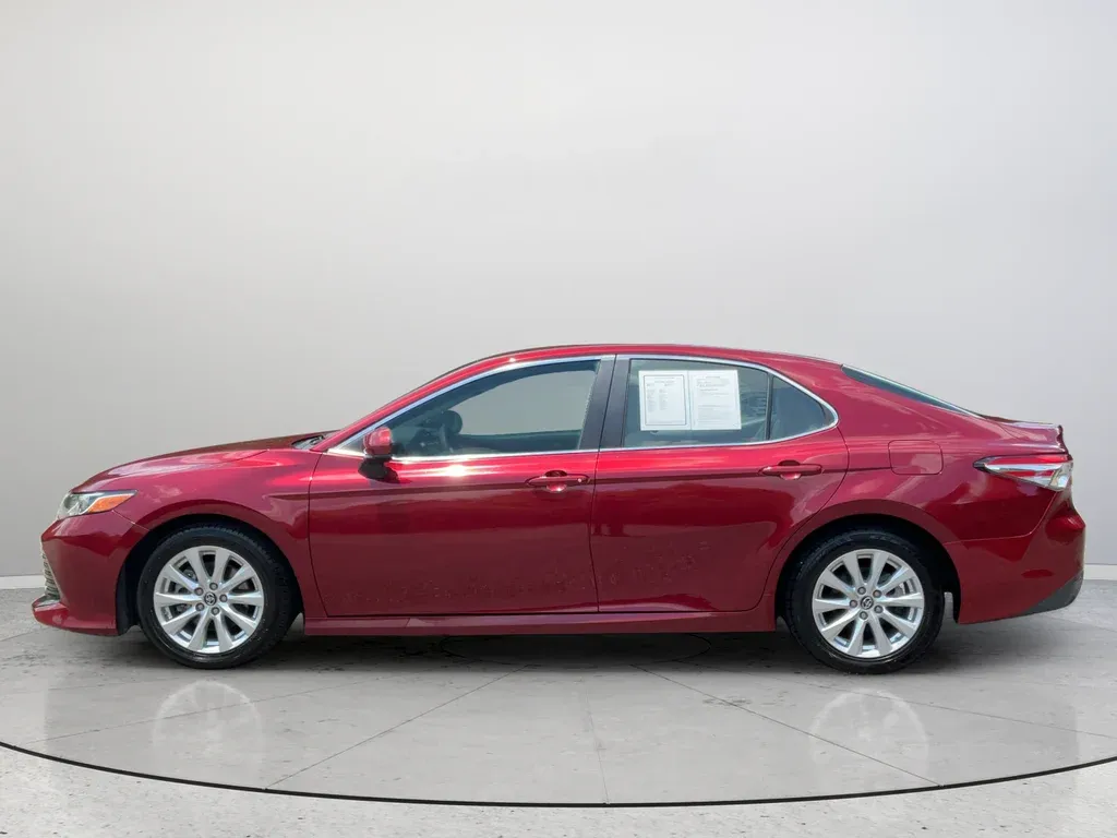 2018 Toyota Camry LE thumbnail 10
