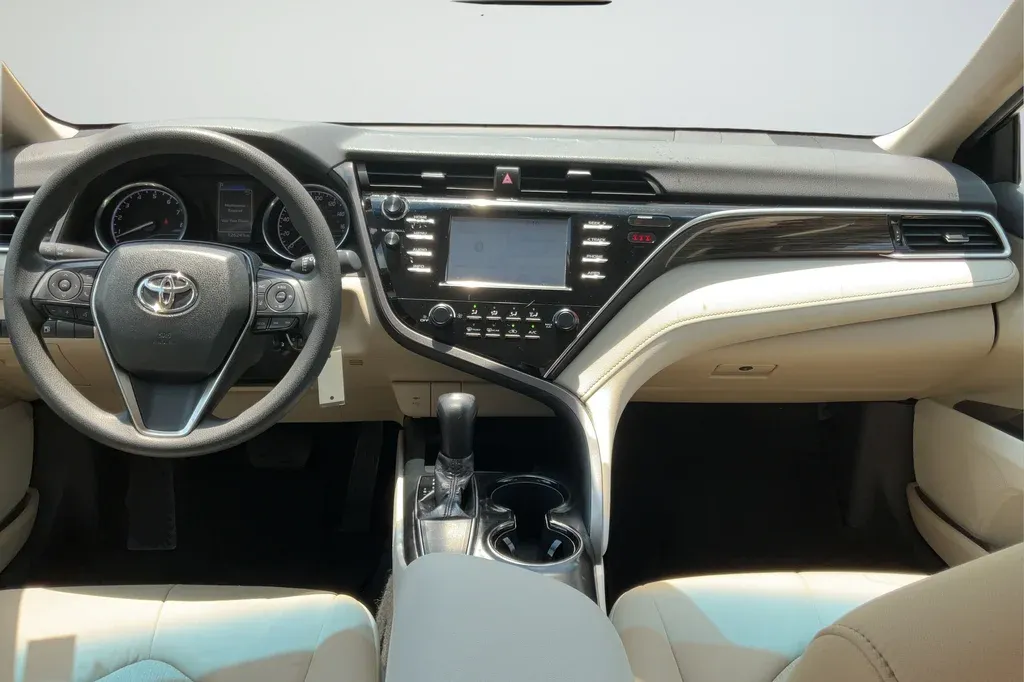 2018 Toyota Camry LE thumbnail 12