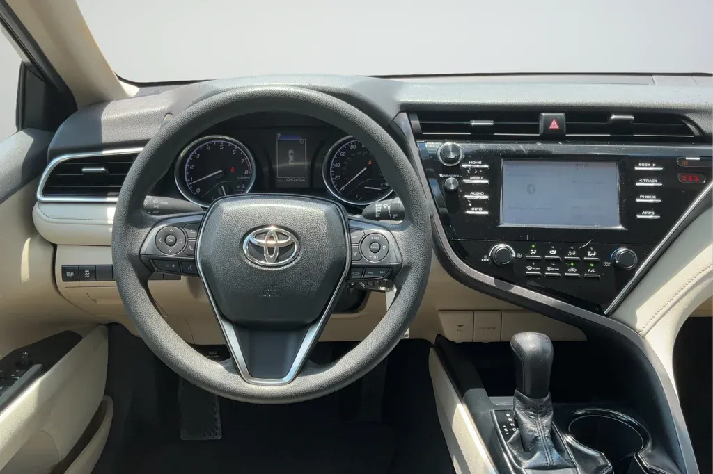 2018 Toyota Camry LE thumbnail 13