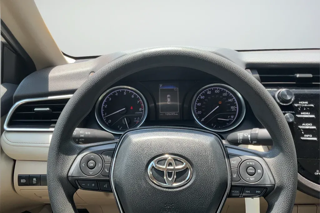 2018 Toyota Camry LE thumbnail 14
