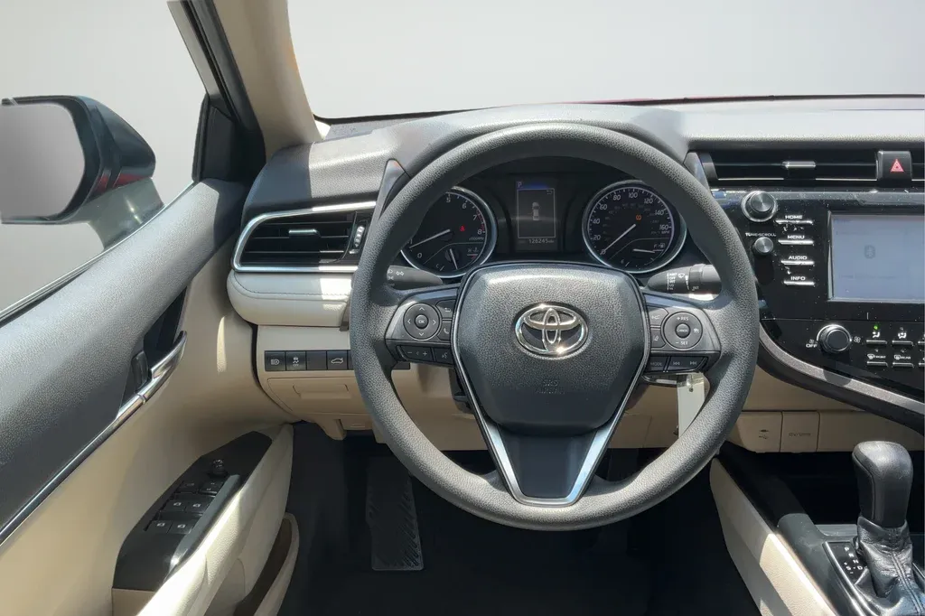 2018 Toyota Camry LE thumbnail 15
