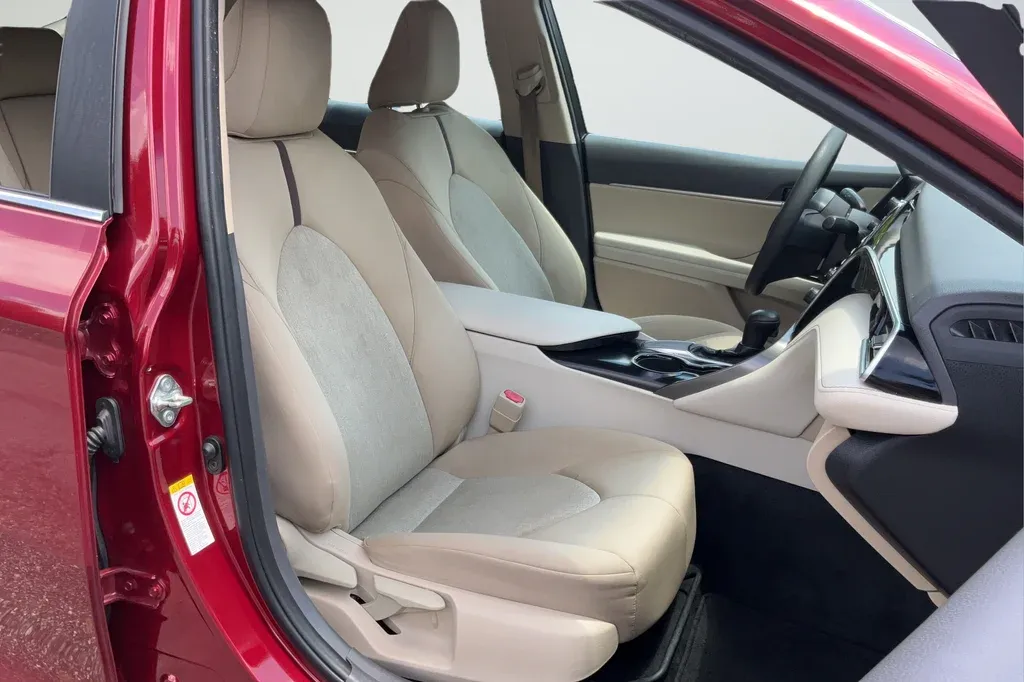 2018 Toyota Camry LE thumbnail 20