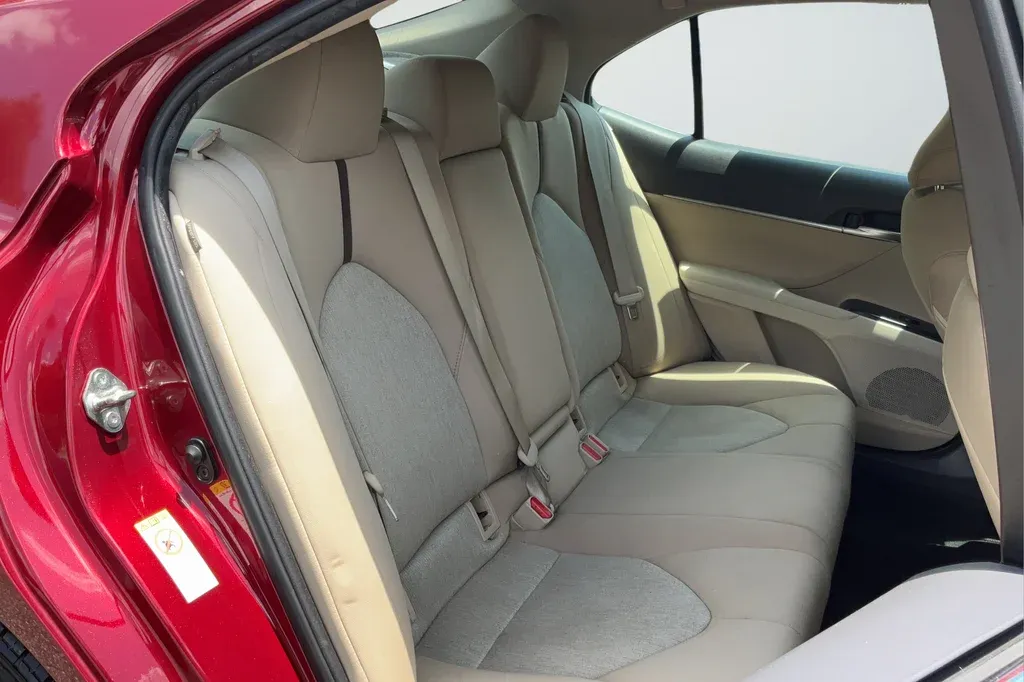 2018 Toyota Camry LE thumbnail 21