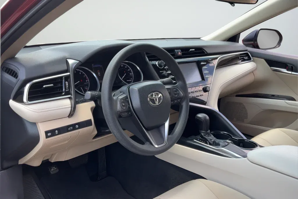 2018 Toyota Camry LE thumbnail 24