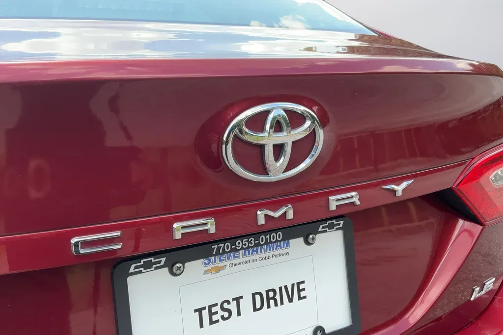 2018 Toyota Camry LE thumbnail 28
