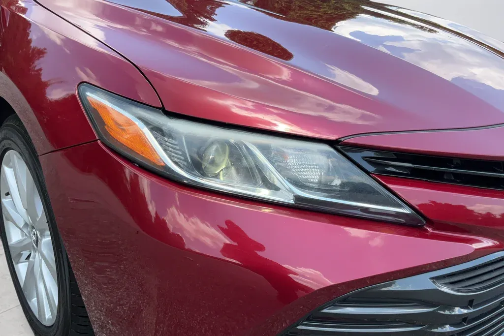 2018 Toyota Camry LE thumbnail 30