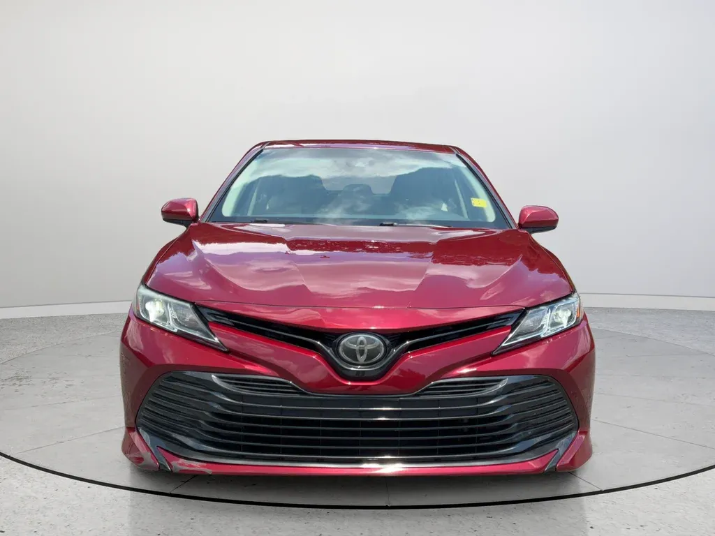 2018 Toyota Camry LE thumbnail 4
