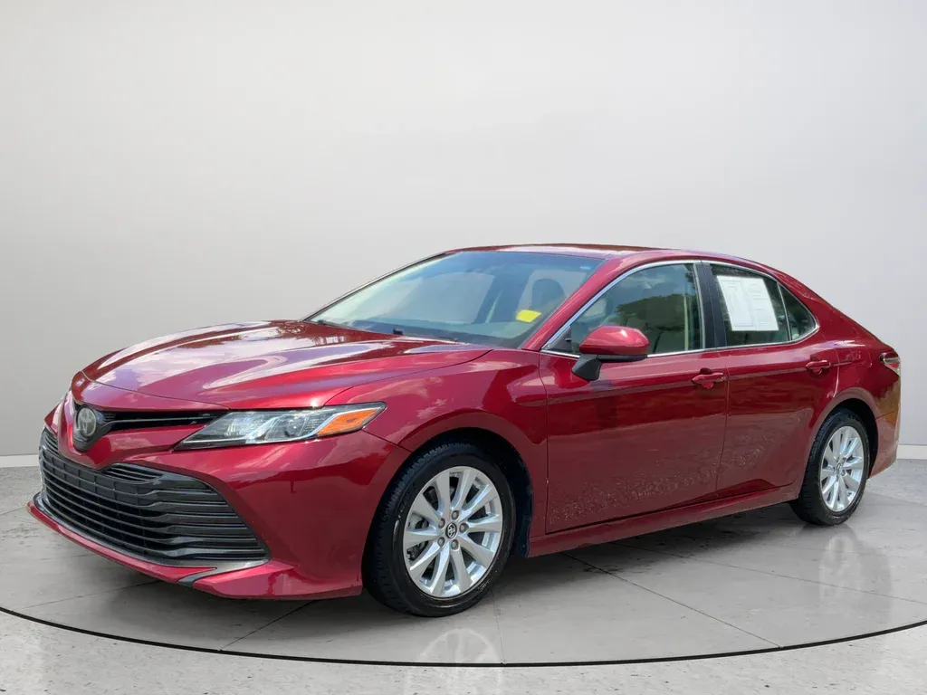 2018 Toyota Camry LE thumbnail 5