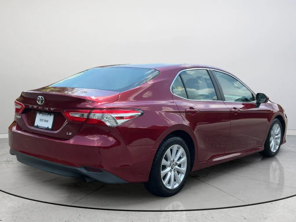 2018 Toyota Camry LE thumbnail 7