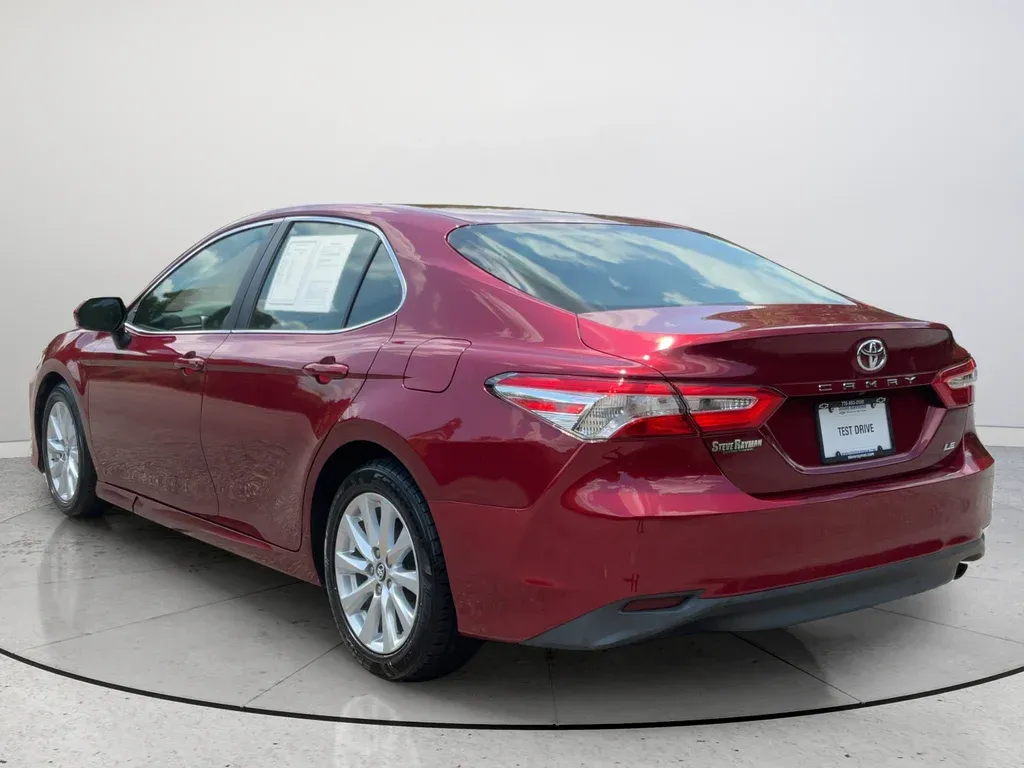 2018 Toyota Camry LE thumbnail 9
