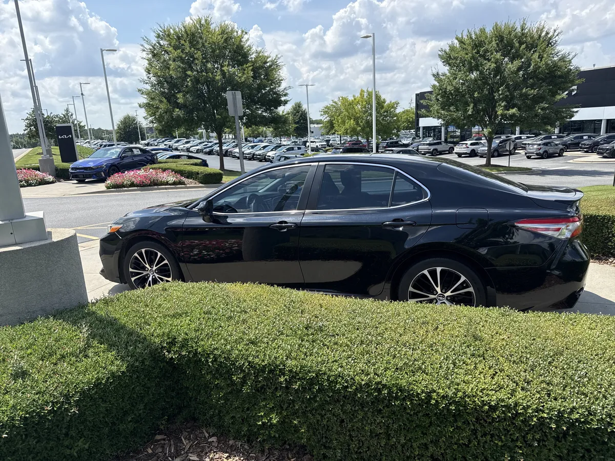 2018 Toyota Camry SE thumbnail 5