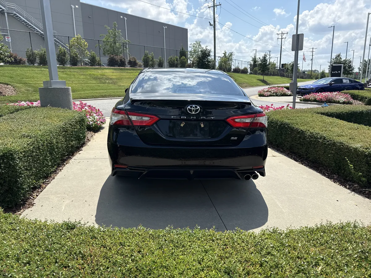 2018 Toyota Camry SE thumbnail 7