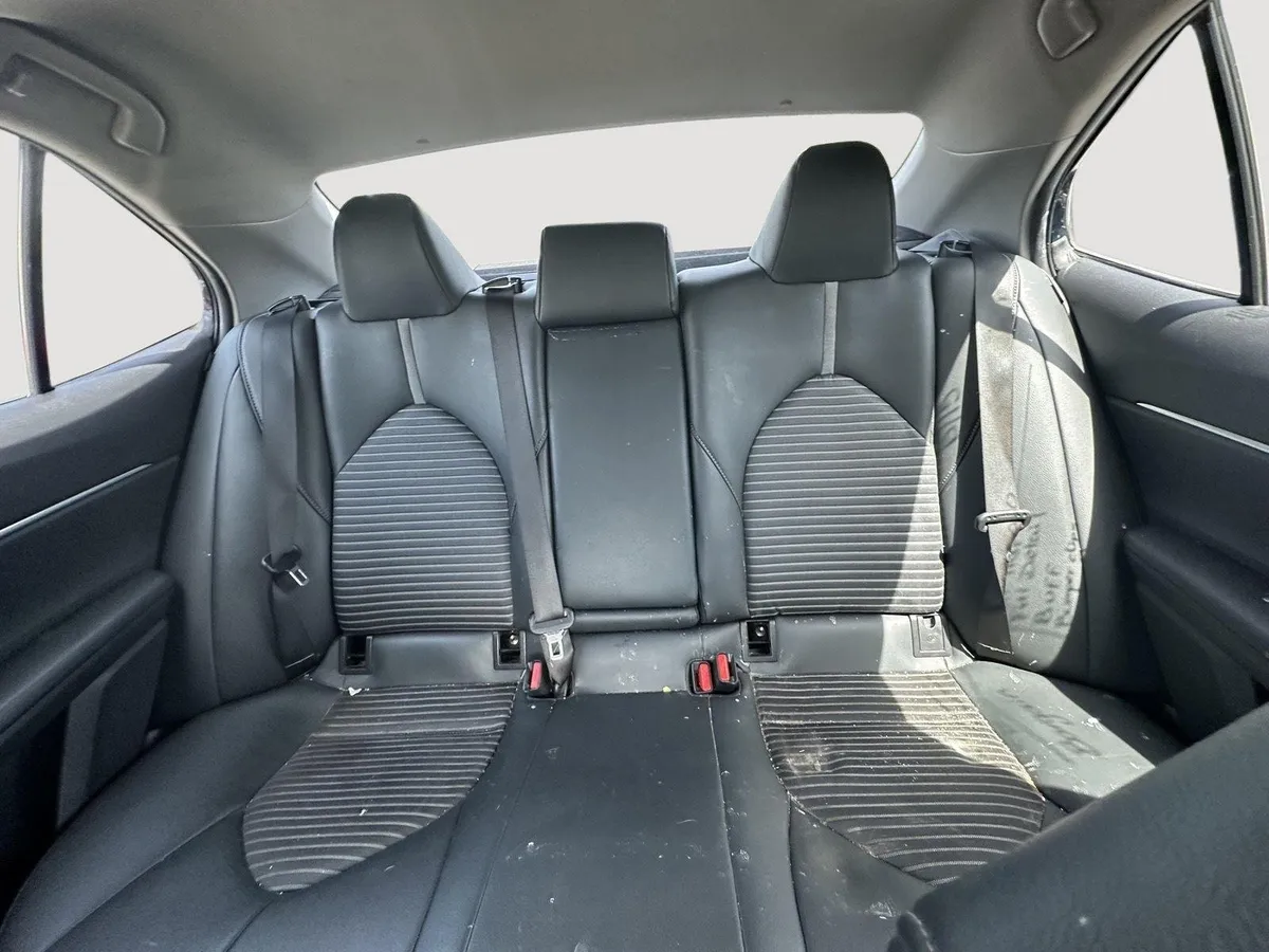 2018 Toyota Camry SE thumbnail 12