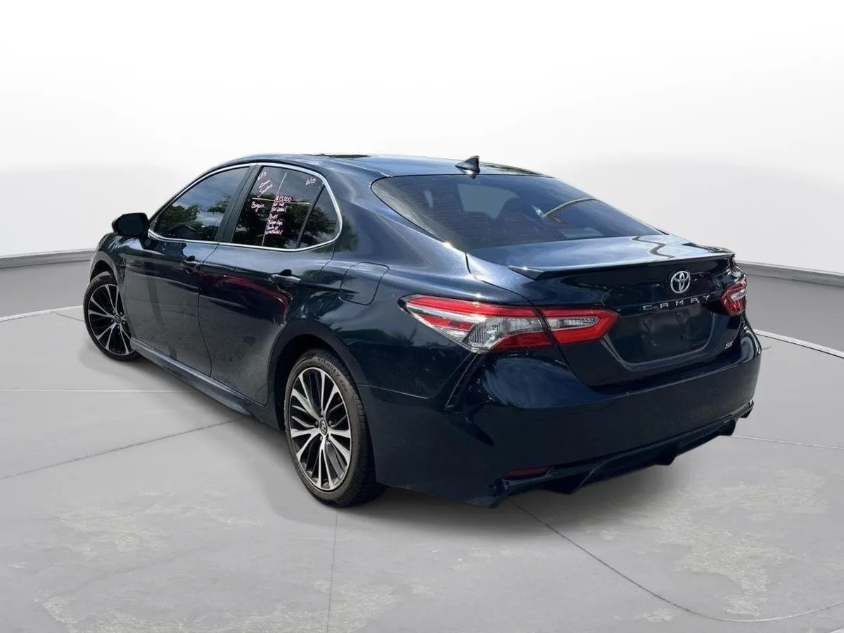 2018 Toyota Camry SE thumbnail 8
