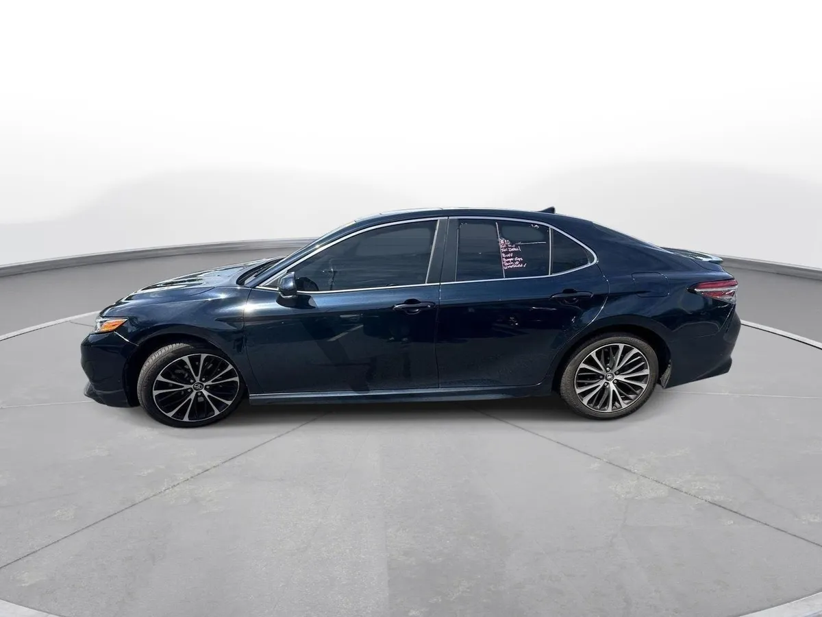 2018 Toyota Camry SE thumbnail 9