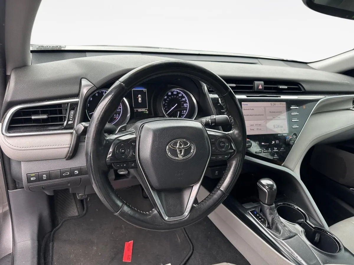 2018 Toyota Camry SE thumbnail 10