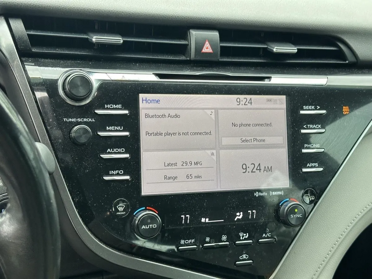 2018 Toyota Camry SE thumbnail 11