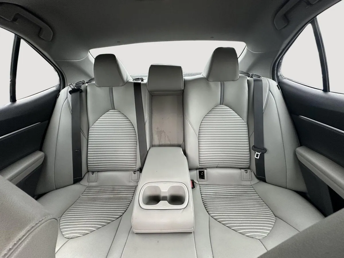 2018 Toyota Camry SE thumbnail 12