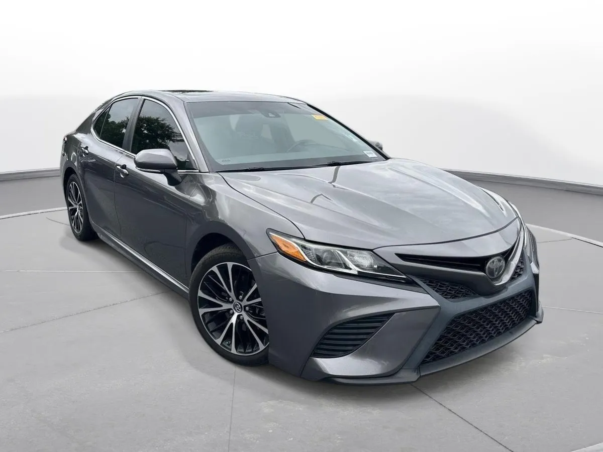 2018 Toyota Camry SE thumbnail 4