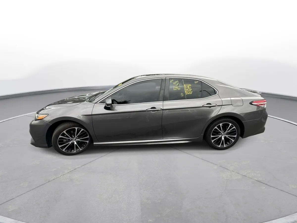 2018 Toyota Camry SE thumbnail 9