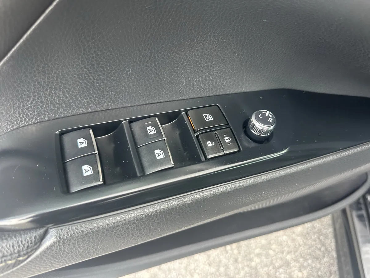2018 Toyota Camry XSE thumbnail 13