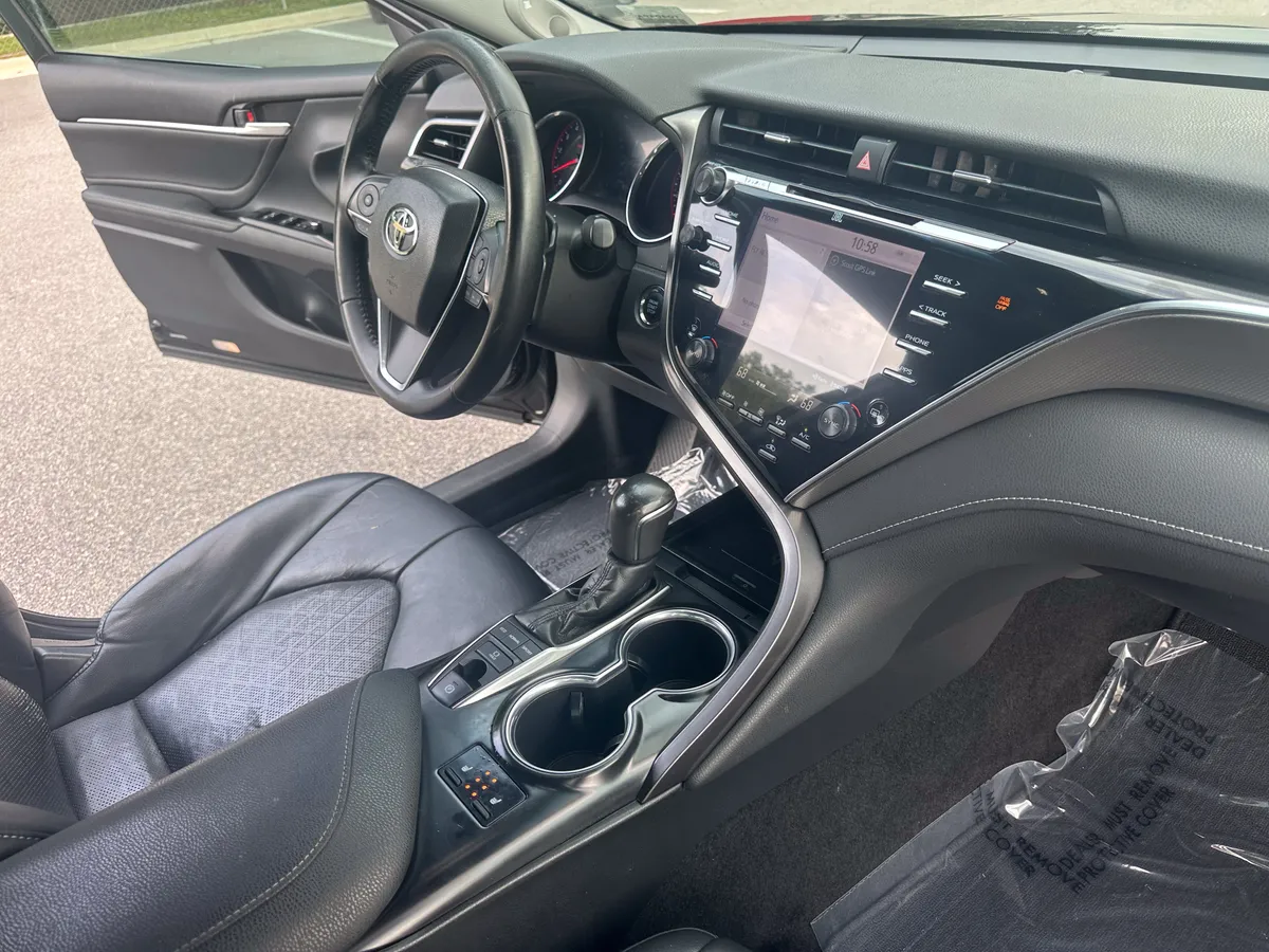 2018 Toyota Camry XSE thumbnail 15